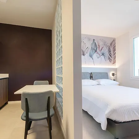 Al Centro * 佩斯坎蒂那